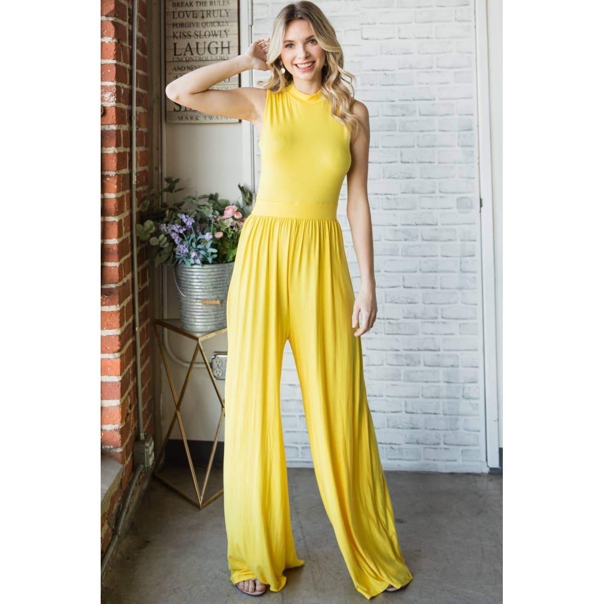 Roundneck Sleeveless Wide Leg Jumpsuit Roundneck Sleeveless Wide Leg Jumpsuit