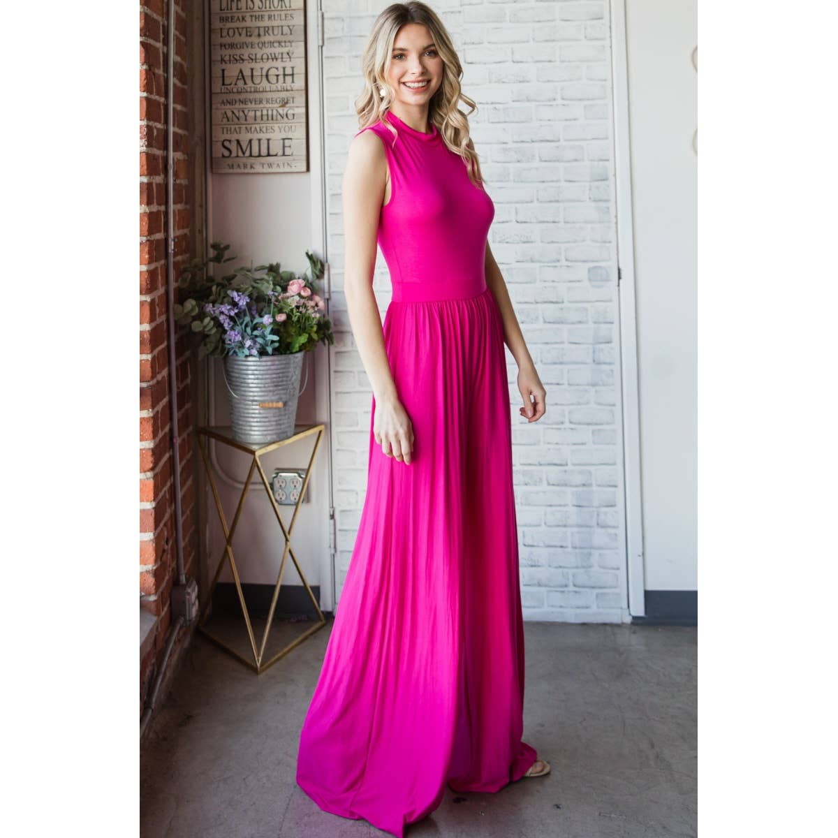 Roundneck Sleeveless Wide Leg Jumpsuit Roundneck Sleeveless Wide Leg Jumpsuit