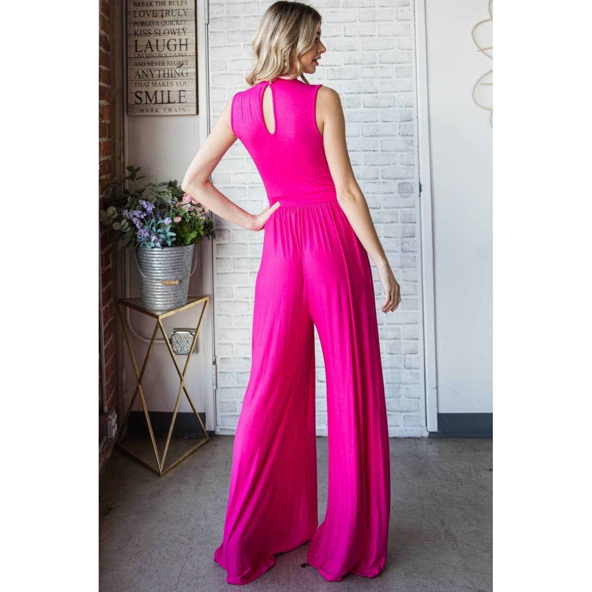 Roundneck Sleeveless Wide Leg Jumpsuit Roundneck Sleeveless Wide Leg Jumpsuit