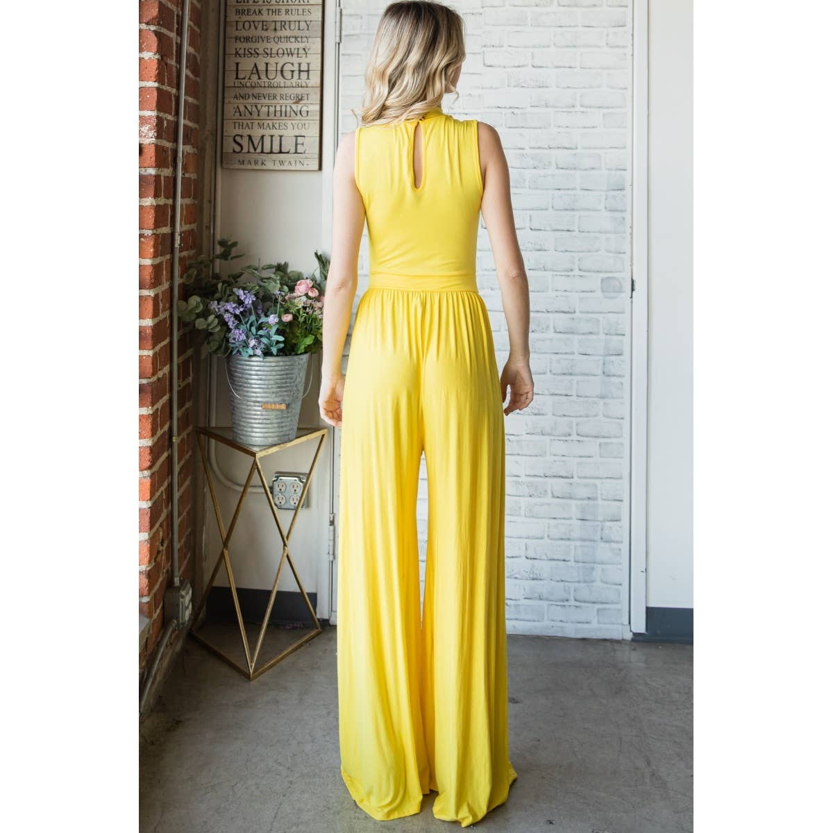 Roundneck Sleeveless Wide Leg Jumpsuit Roundneck Sleeveless Wide Leg Jumpsuit