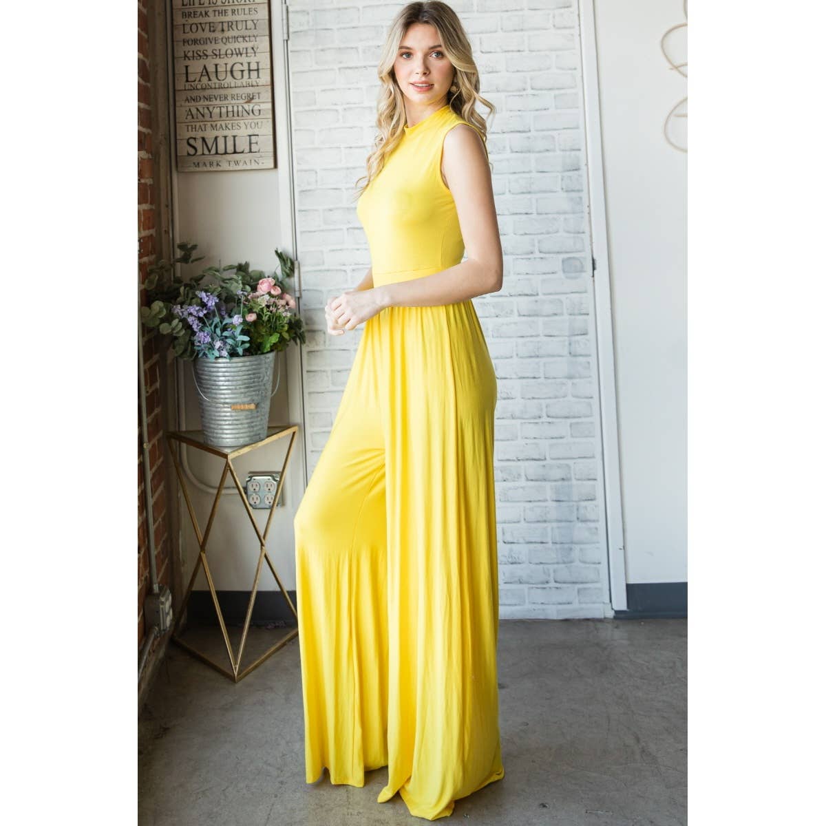 Roundneck Sleeveless Wide Leg Jumpsuit Roundneck Sleeveless Wide Leg Jumpsuit