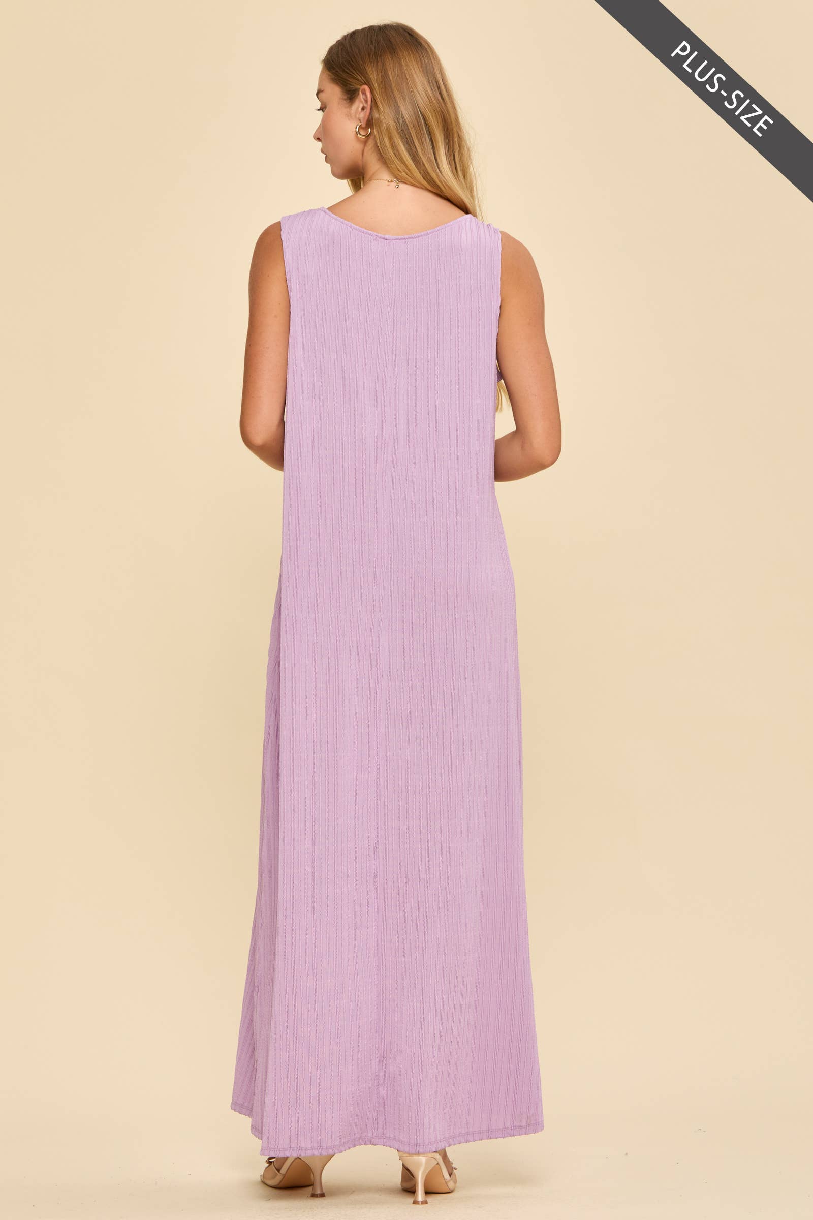 PLUS SIZE Textured V-Neck Maxi Dress