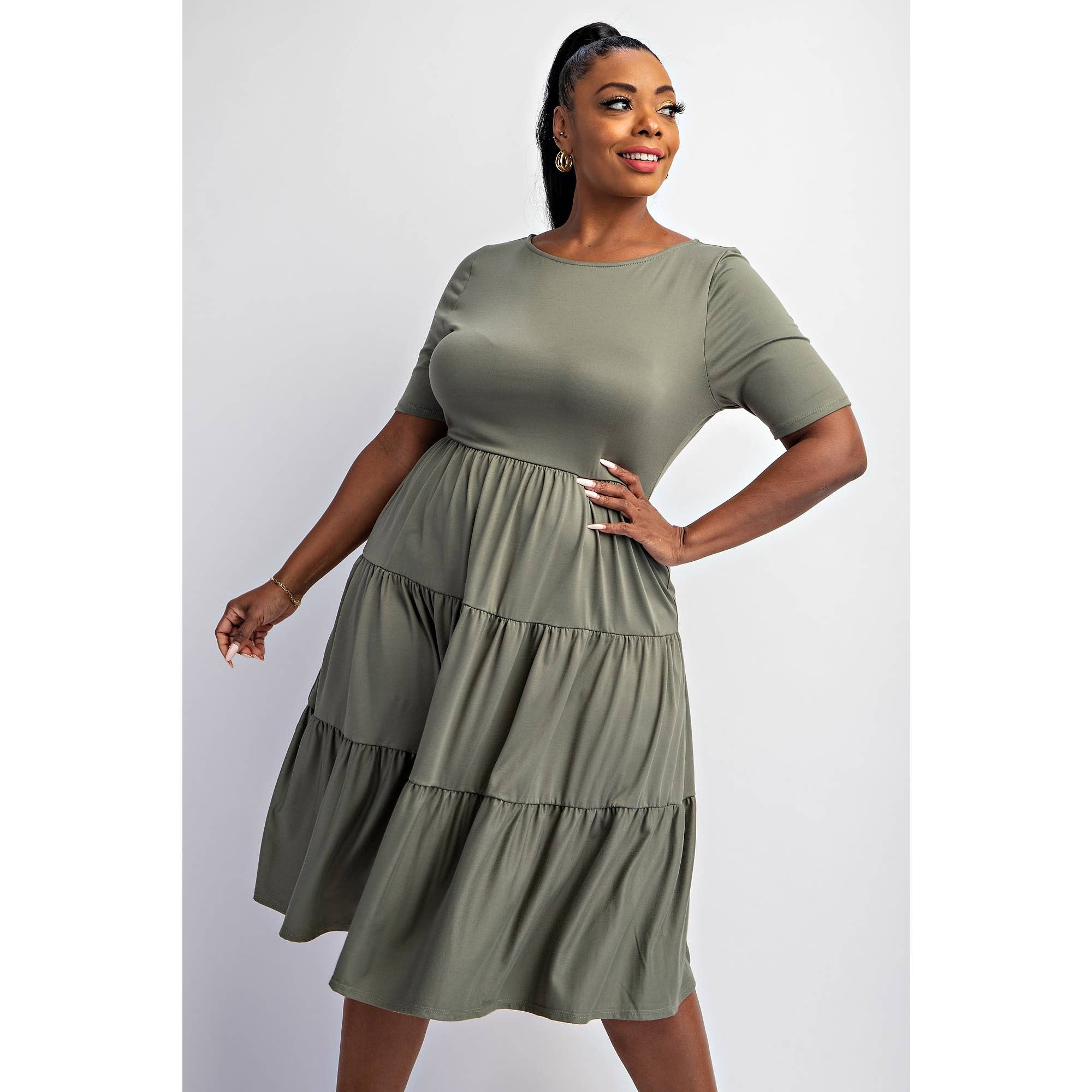 74282CD  PLUS SIZE SHORT SLEEVE TIERED DRESS