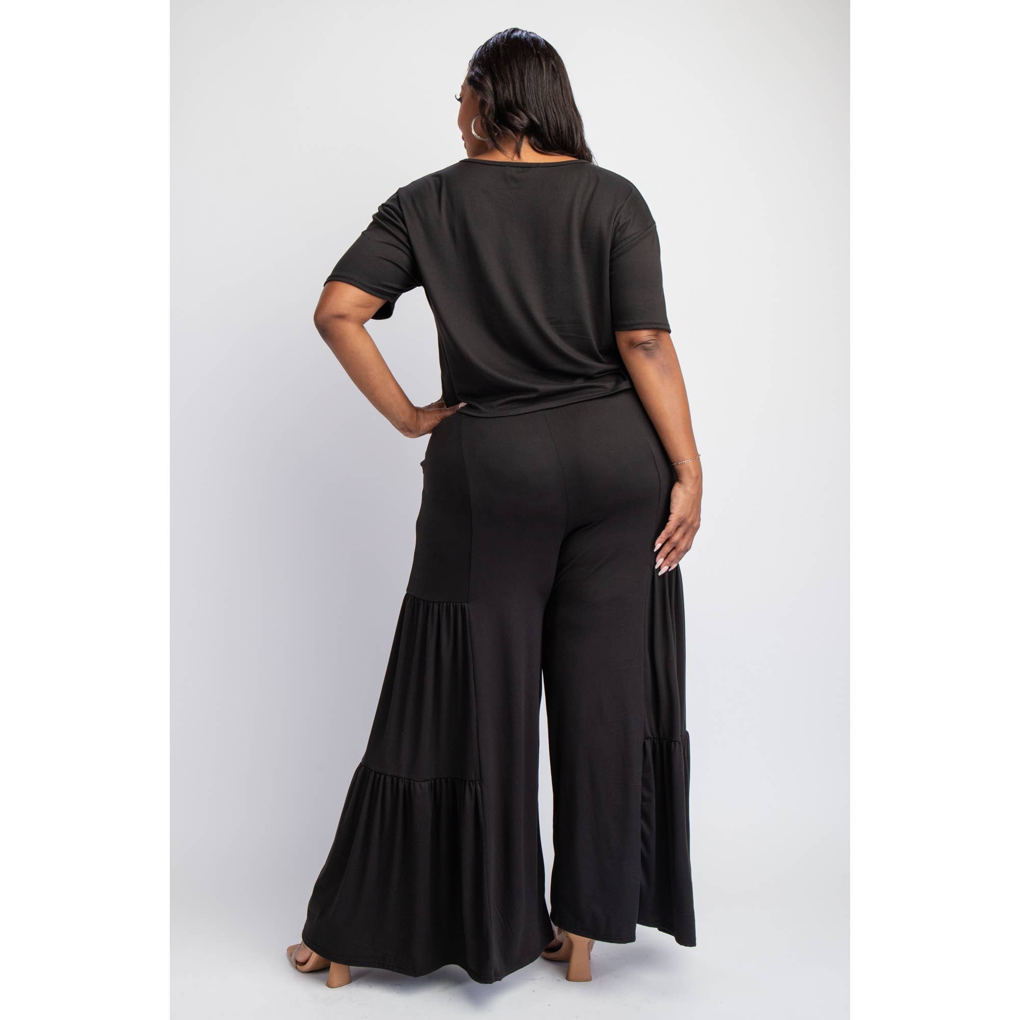 PLUS SIZE SHORT SLEEVE TOP AND WIDE TIERED LEG PANTS SET