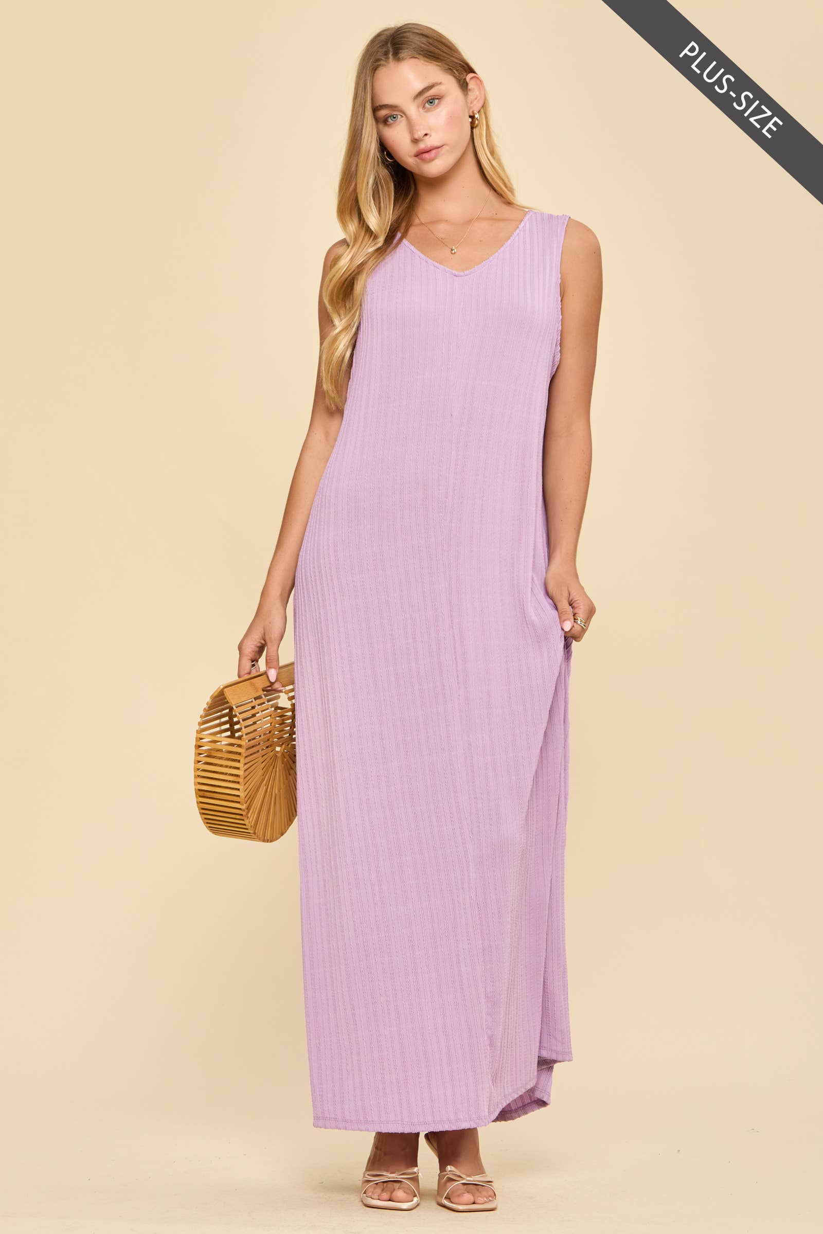 PLUS SIZE Textured V-Neck Maxi Dress