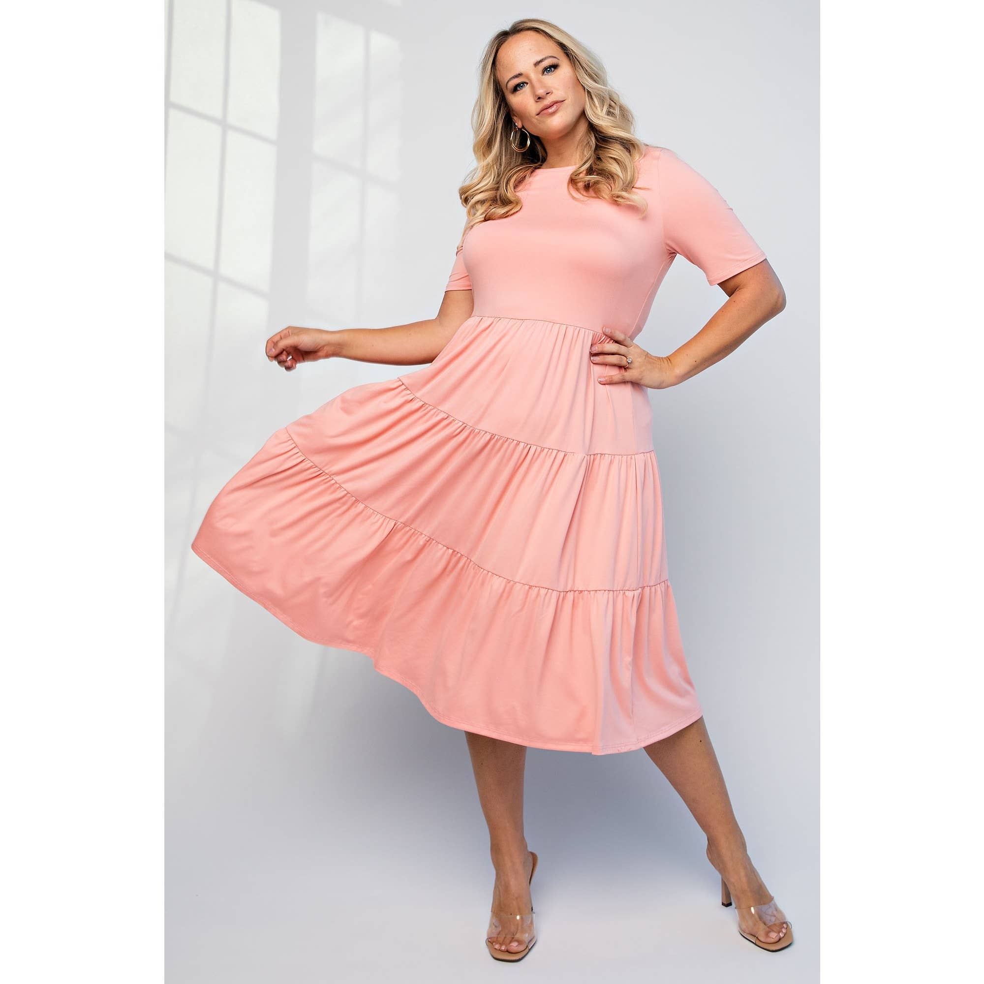 74282CD  PLUS SIZE SHORT SLEEVE TIERED DRESS
