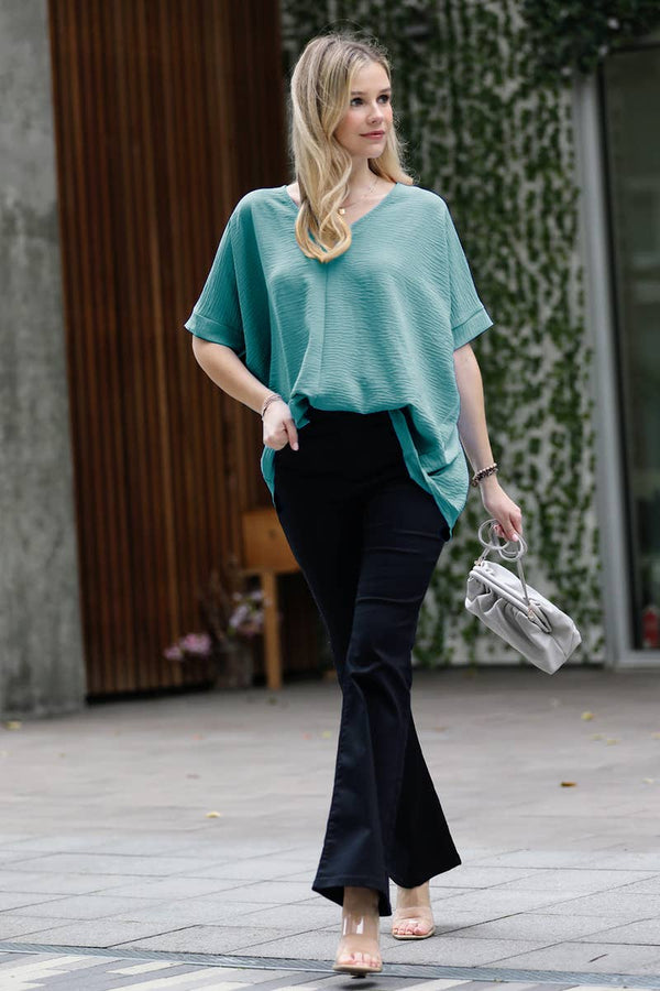 Airflow Textured V-neck Short sleeve Top