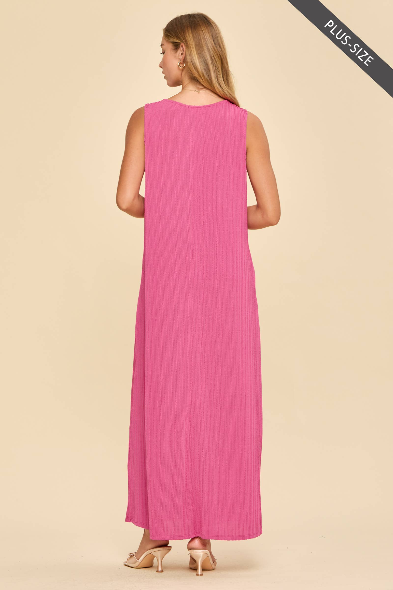 PLUS SIZE Textured V-Neck Maxi Dress