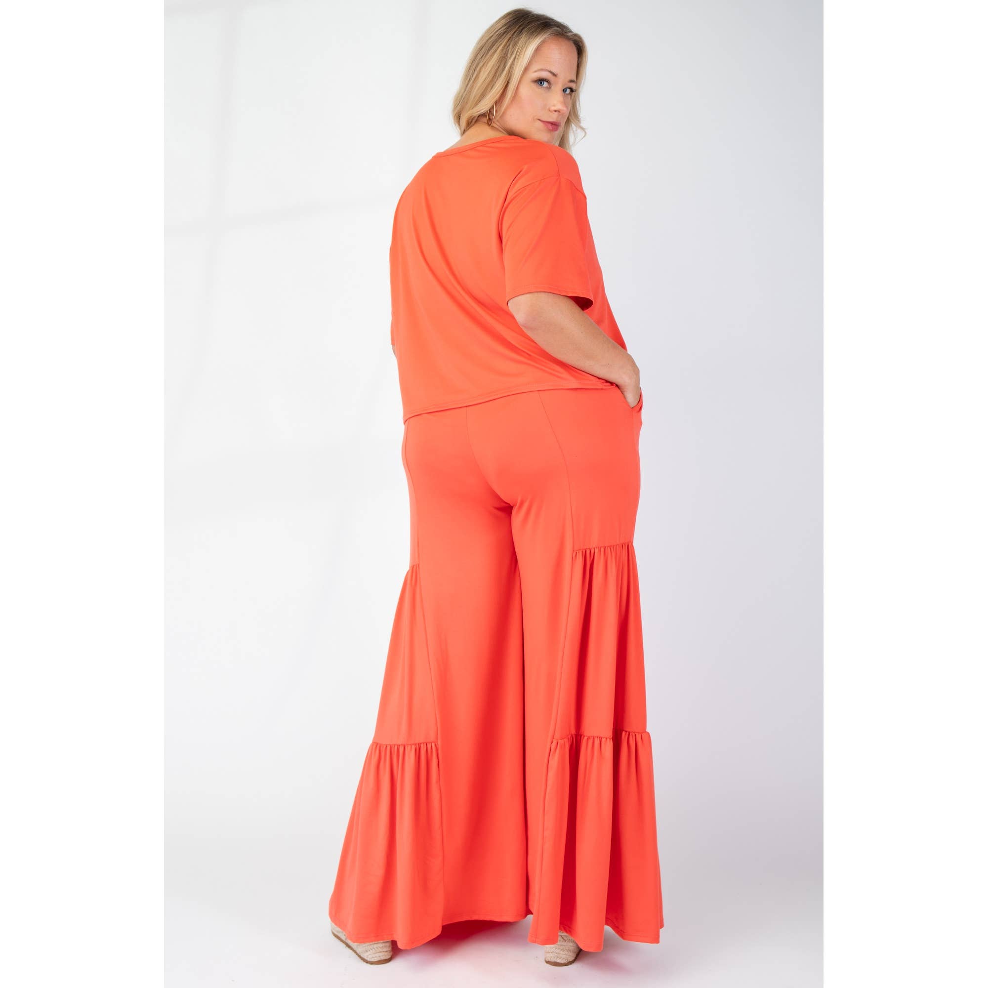 PLUS SIZE SHORT SLEEVE TOP AND WIDE TIERED LEG PANTS SET